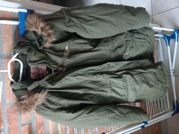 Nog nieuw in de kast hangend gewatteerde winterjas  beschikbaar voor biedingen