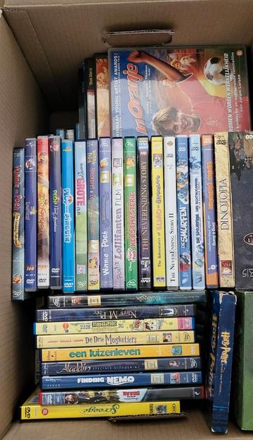 Doos vol kinderfilms en series beschikbaar voor biedingen
