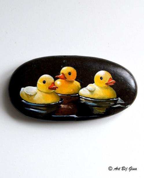 Alle eendjes...Leuke bad eendjes hand geschilderd op steen, Antiek en Kunst, Kunst | Overige Kunst, Ophalen of Verzenden