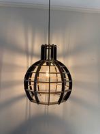 Sfeervolle houten hanglamp Globe, Huis en Inrichting, Lampen | Hanglampen, Ophalen, Zo goed als nieuw, Hout, Minder dan 50 cm