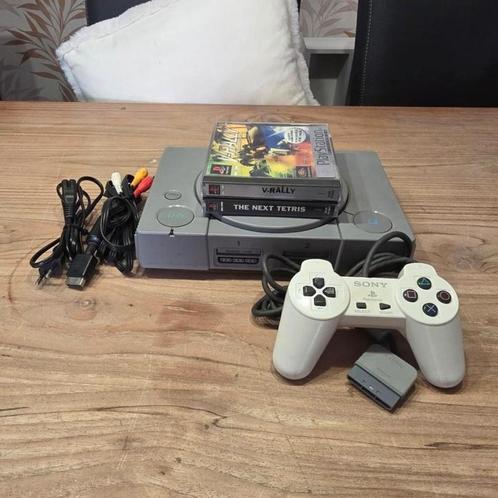 Sony Playstation 1 met 2 games en 1 controller, Spelcomputers en Games, Spelcomputers | Sony PlayStation 2, Zo goed als nieuw