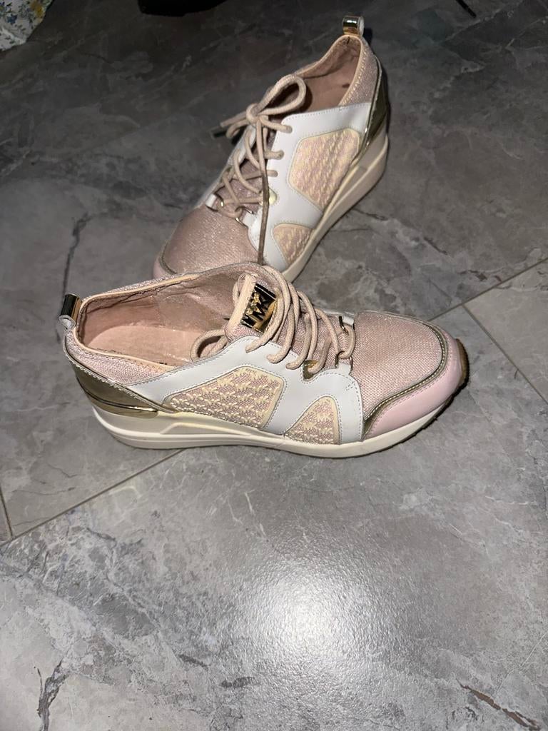Michael Kors Sneakers Maat 35 - Goede Staat!, Kleding | Dames, Schoenen, Ophalen, Gedragen, Beige, Sneakers of Gympen