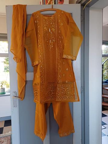 Indiase Tuniek met Sjaal beschikbaar voor biedingen