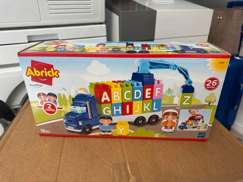 Abrick Vrachtwagen met ABC Bouwstenen - Nieuw in Doos, Kinderen en Baby's, Speelgoed | Bouwstenen, Nieuw, Abrick, Ophalen of Verzenden