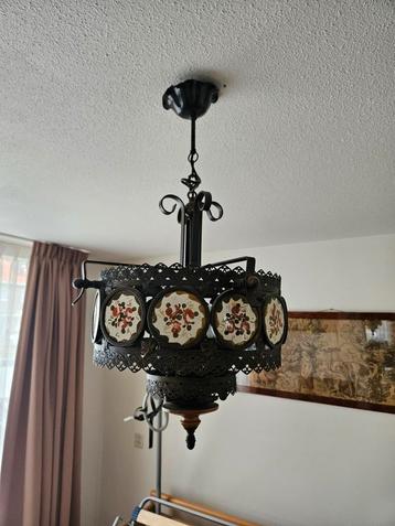 Antieke Hanglamp met Bloemenmotief beschikbaar voor biedingen