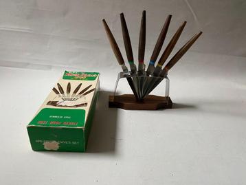 Retro Set van 6 fruitmesjes in RVS en rozenhouten standaard beschikbaar voor biedingen