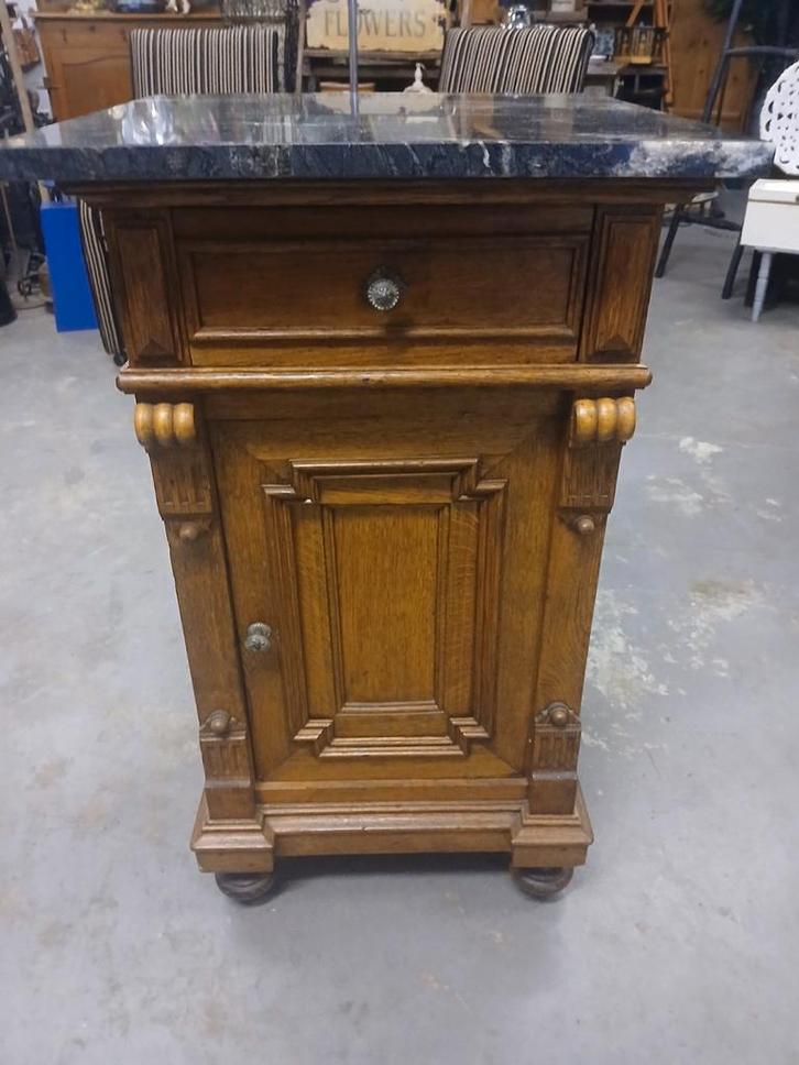 Oud nachtkastje, Antiek en Kunst, Curiosa en Brocante, Ophalen of Verzenden