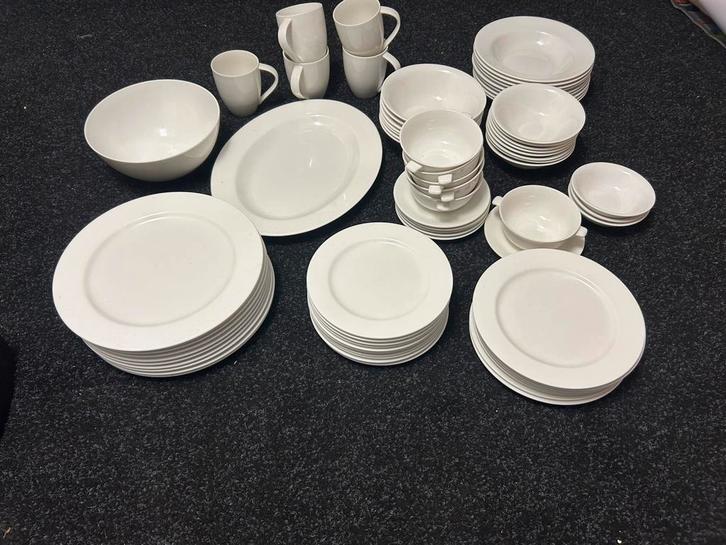 68 delige servieset V&D., Huis en Inrichting, Keuken | Servies, Zo goed als nieuw, Compleet servies, Effen, Ophalen