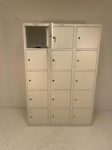 Partij Lockerkast 15 deurs wit €165 ex beschikbaar voor biedingen