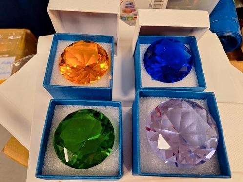 4 prachtige grote diamant stenen in dozen in één koop, Sieraden, Tassen en Uiterlijk, Edelstenen, Zo goed als nieuw, Ophalen of Verzenden