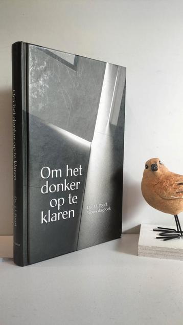 Poort, Ds. J.J. ; Om het donker op te klaren  beschikbaar voor biedingen