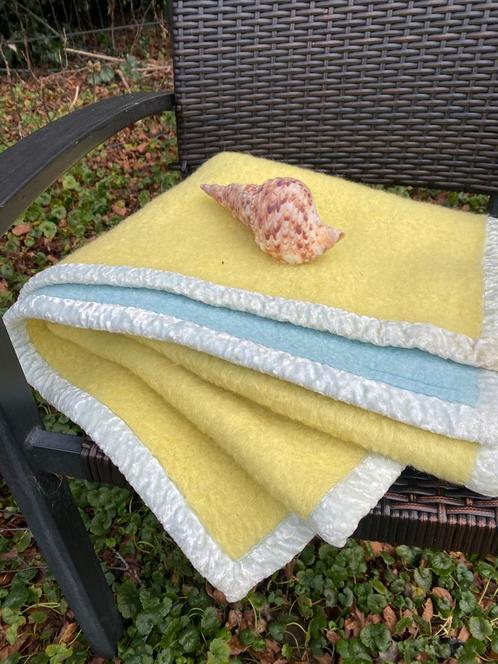 Prachtig gerl / blauw vintage wollen  babydeken/ plaid, Huis en Inrichting, Slaapkamer | Beddengoed, Zo goed als nieuw, Kussen