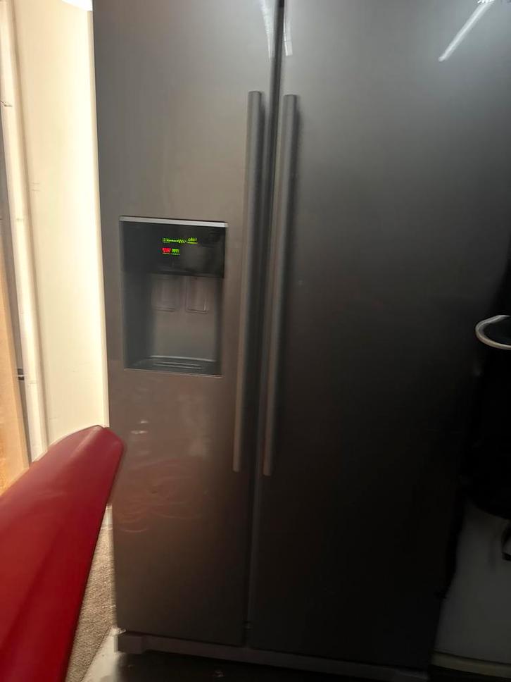 Koelkast met vriezer en ijsblokjesfunctie, Witgoed en Apparatuur, Koelkasten en IJskasten, Gebruikt, Met aparte vriezer, 200 liter of meer