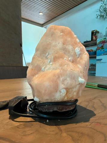 Zoutlamp met dimmer beschikbaar voor biedingen