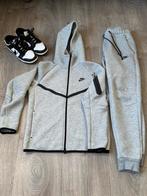 Nike Tech Fleece Pak Maat S Grijs - Zeer Goede Staat, Ophalen of Verzenden, Zo goed als nieuw, Maat 46 (S) of kleiner, Grijs