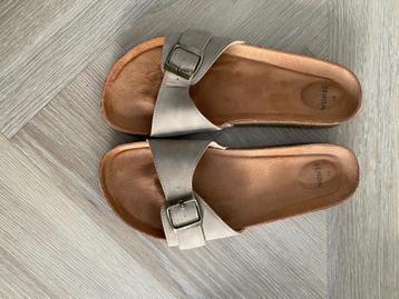 Nieuwe leren sandalen/slippers maat 41 beschikbaar voor biedingen