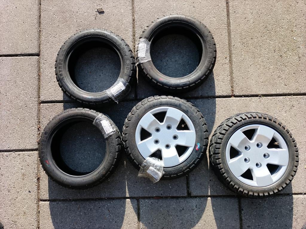 4 Nieuwe banden scootmobiel pride victory. 2.50/3.30-8, Diversen, Ophalen of Verzenden, Gebruikt, Duwrolstoel