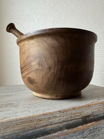 Prachtige houten vijzel oudje beschikbaar voor biedingen