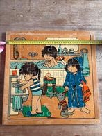 Vintage Houten Legpuzzel - Kinderen in Badkamer Scène - Anti, Antiek en Kunst, Ophalen