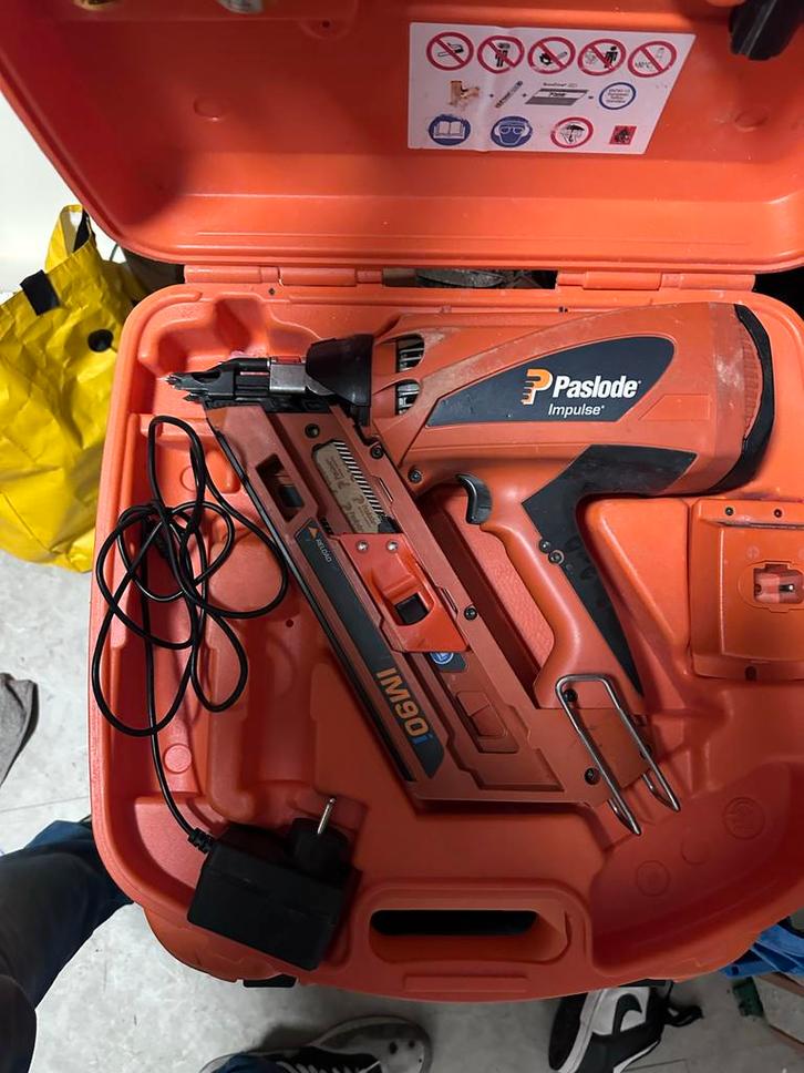 Paslode IM90i Impulspistool met accessoires, Doe-het-zelf en Verbouw, Gereedschap | Overige machines, Gebruikt, Ophalen of Verzenden