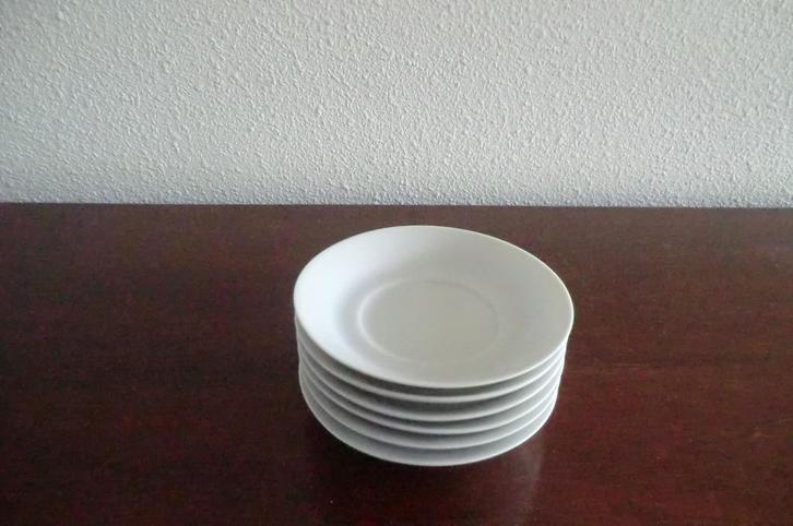 6 schoteltjes - wit - van porselein / geglazuurd aardewerk, Huis en Inrichting, Keuken | Servies, Gebruikt, Kop(pen) en/of Schotel(s)