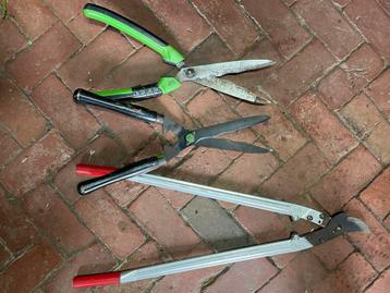 Twee goede heggescharen en felco 22 takkeschaar zonder 1 mes beschikbaar voor biedingen