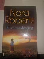 Bij zonsondergang-Nora Roberts, Boeken, Thrillers, Ophalen of Verzenden, Zo goed als nieuw