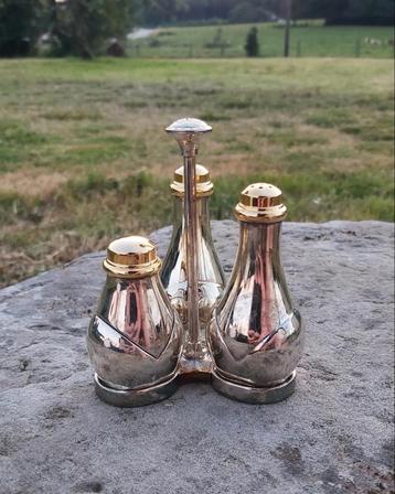 Verzilverd peper-, zout- en mosterdstel  beschikbaar voor biedingen