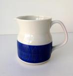 Waterkan karaf wit en blauw Koka Rörstrand 3642-k, Antiek en Kunst, Antiek | Keramiek en Aardewerk, Ophalen of Verzenden