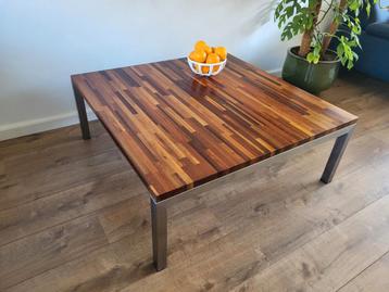 Salontafel 1x1 mtr, RVS poten, bouwjaar 2005 beschikbaar voor biedingen