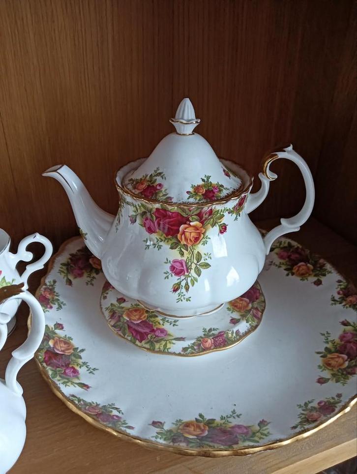 Royal Albert Old Country Roses Servies, Antiek en Kunst, Antiek | Servies compleet, Ophalen of Verzenden