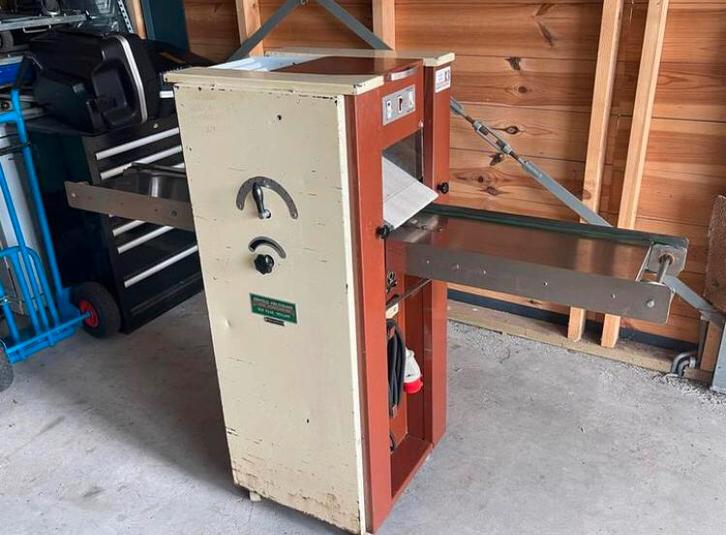 Brandschone KGM Kalmeijer koekjes machine uit bakkerij, Diversen, Sinterklaas, Ophalen