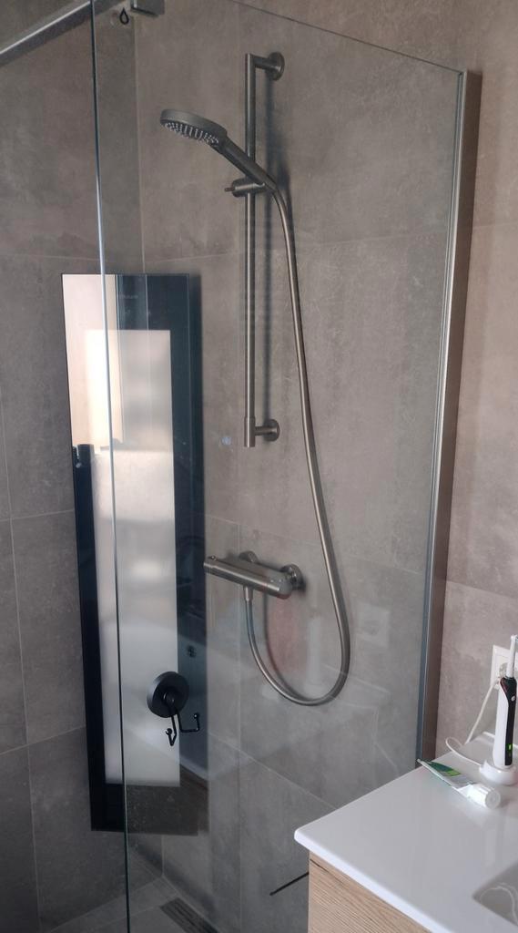 Glazen Douchewand 70x200 zgan, Huis en Inrichting, Badkamer | Complete badkamers, Zo goed als nieuw, Ophalen
