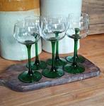 13 vintage wijn glazen op groene voet Luminarc France, Verzamelen, Glas en Borrelglaasjes, Ophalen of Verzenden, Zo goed als nieuw