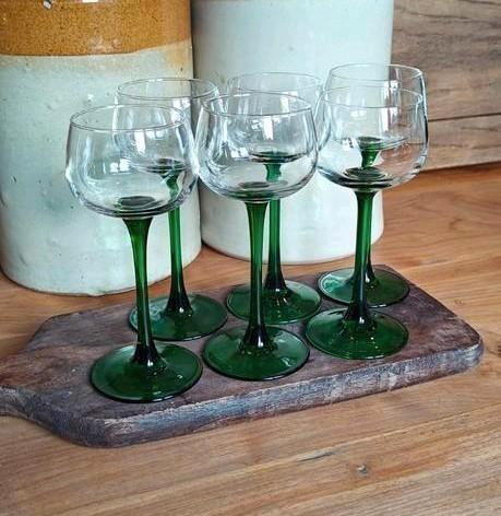 13 vintage wijn glazen op groene voet Luminarc France, Verzamelen, Glas en Borrelglaasjes, Zo goed als nieuw, Overige typen, Ophalen of Verzenden