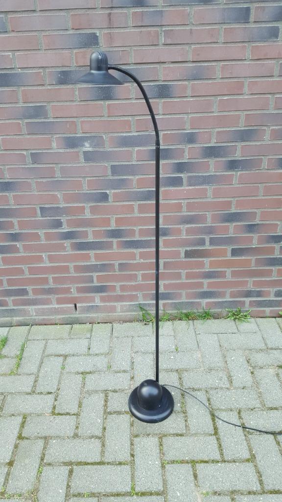 Vintage jaren 80 vloerlamp, zwart, buigbaar, halogeen. S7, Huis en Inrichting, Lampen | Vloerlampen, Gebruikt, Ophalen of Verzenden