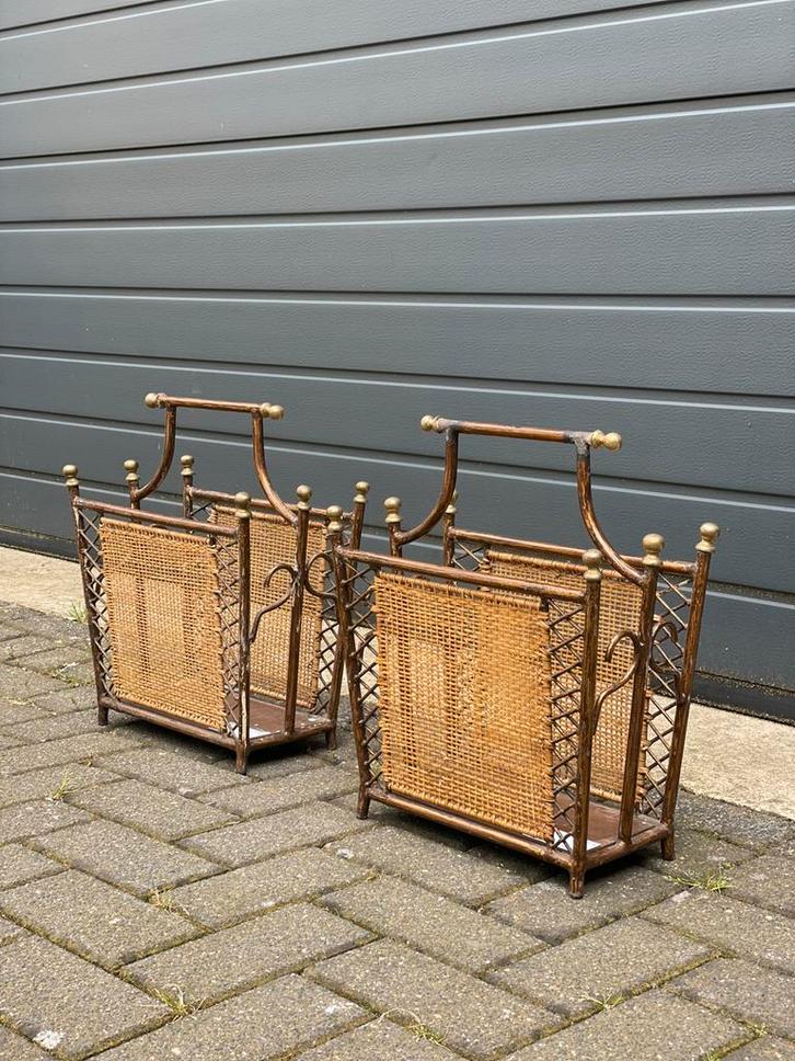 Vintage metalen krantenbak/lectuurbak met riet, Huis en Inrichting, Woonaccessoires | Krantenbakken en Lectuurbakken, Ophalen of Verzenden