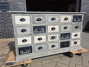 Hippe ladekast commode 20 lades beschikbaar voor biedingen