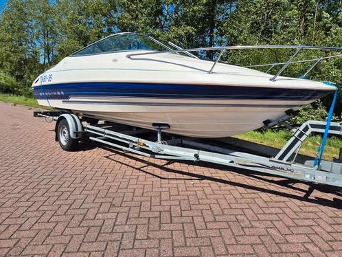 Bayliner Capri Cuddy, Watersport en Boten, Speedboten, Gebruikt, 6 meter of meer, Benzine, 200 pk of meer, Polyester, Binnenboordmotor