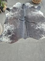 Koeienhuid donker bruin., Bruin, 150 tot 200 cm, 200 cm of meer, Ophalen of Verzenden