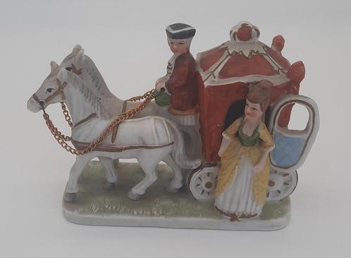 Porseleinen beeldje koets met 2 paarden, Verzamelen, Beelden en Beeldjes, Gebruikt, Mens, Ophalen of Verzenden