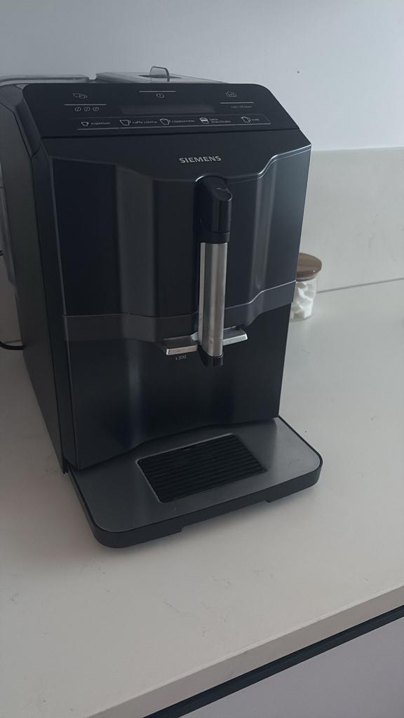 Siemens EQ300 Koffiemachine (Defect), Witgoed en Apparatuur, Koffiezetapparaten, Niet werkend, Koffiebonen, Koffiemachine, 2 tot 4 kopjes