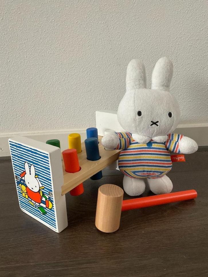 Nijntje Hamerbank + knuffel, Kinderen en Baby's, Speelgoed | Knuffels en Pluche, Gebruikt, Konijn, Ophalen