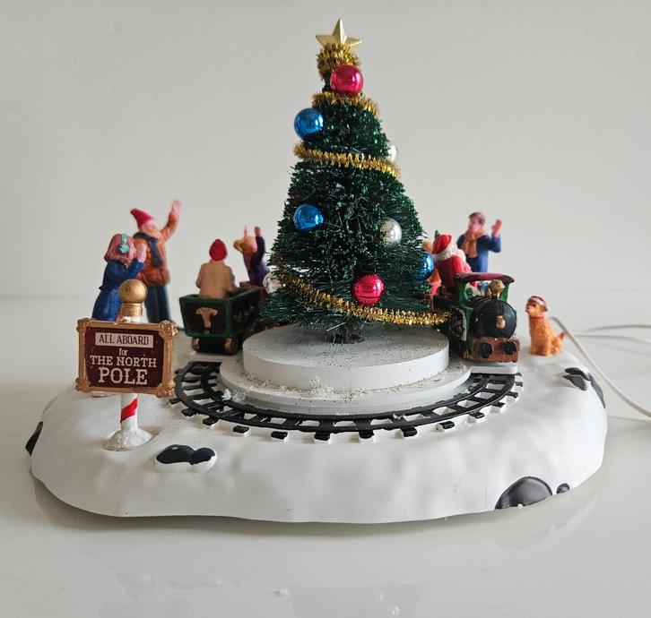 Kerstman kindertrein rijdend kerstdorp, Diversen, Kerst, Zo goed als nieuw, Ophalen