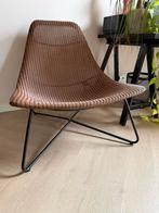 Stijlvolle rieten lounge stoel, Huis en Inrichting, Stoelen, Ophalen, Gebruikt, Bruin, Riet of Rotan