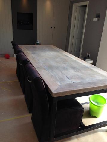 Eettafel staal met eiken blad beschikbaar voor biedingen