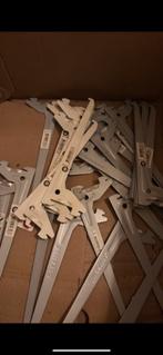 Plankendragers plankdragers 32 stuks duraline, Doe-het-zelf en Verbouw, Ophalen, Zo goed als nieuw