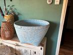 Grote Blauwe Rieten Mand – Diameter 64 cm, Huis en Inrichting, Woonaccessoires | Schalen en Manden, Ophalen of Verzenden, Zo goed als nieuw
