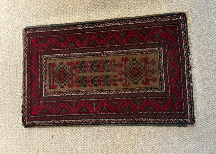 Klein handgeknoopt Perzisch tapijt – klassiek rood 65 x 102, Huis en Inrichting, Stoffering | Tapijten en Kleden, Zo goed als nieuw