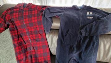 2 fleece onesies (pyjama's uit 1 stuk) jongen, maat 146-152 beschikbaar voor biedingen